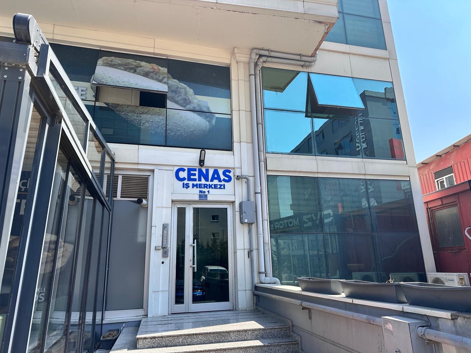 Cenas İş Merkezi giriş
