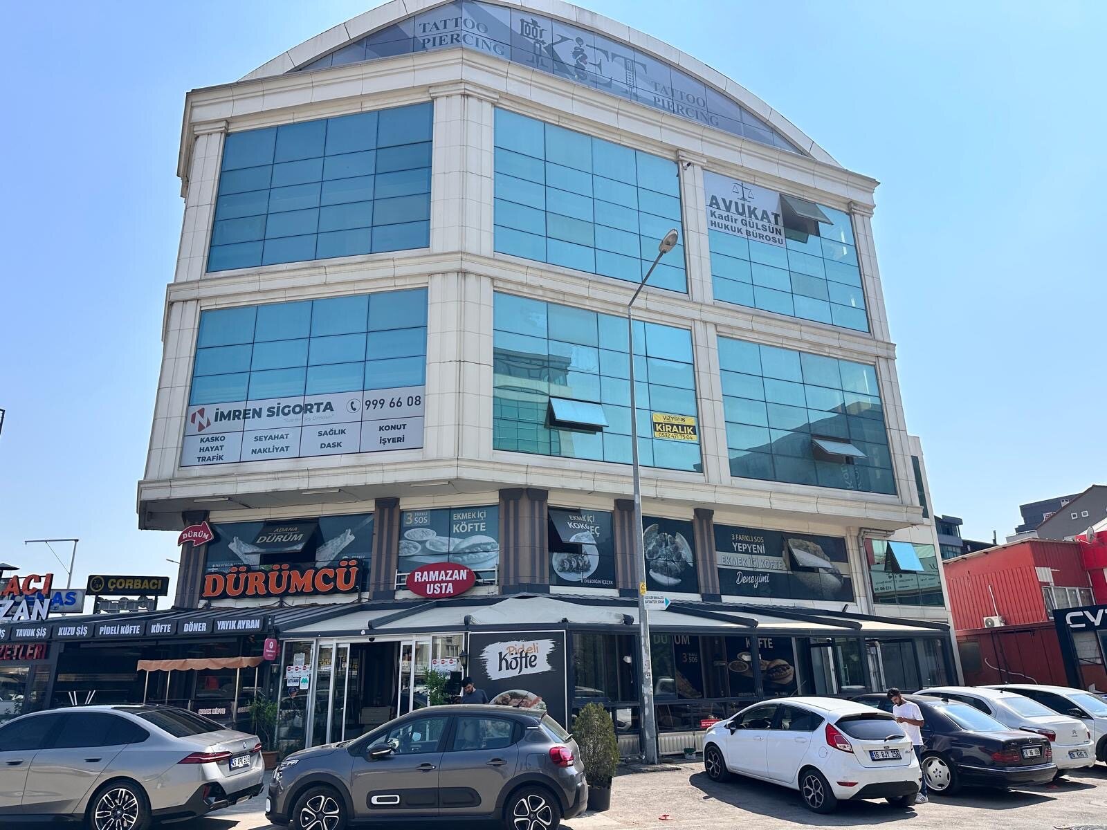 İş merkezi güneşli cephe